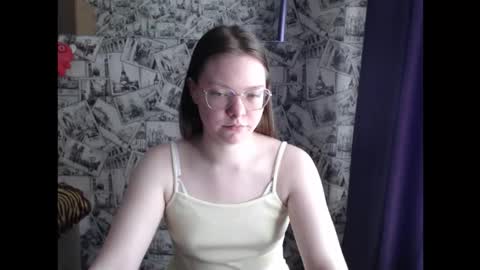 Snapshot of honey_mood chatting on 23, 9, 2025 Lina online show from 23, 9, 2025