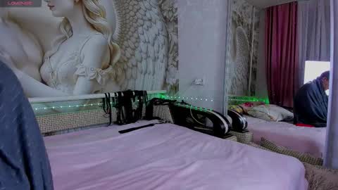 Snapshot of honey_rabbits chatting on 13, 10, 2025 CHRISTIE and HERALD online show from 13, 10, 2025