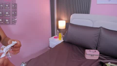 Snapshot of honey_sofii_ chatting on 19, 10, 2025 honey_sofii_ online show from 19, 10, 2025