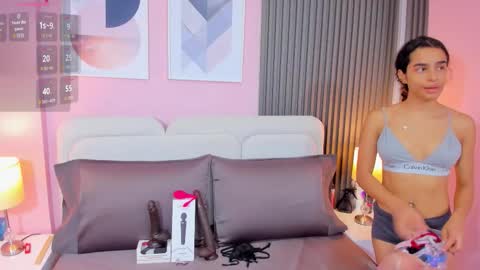 Snapshot of honey_sofii_ chatting on 11, 11, 2025 honey_sofii_ online show from 11, 11, 2025