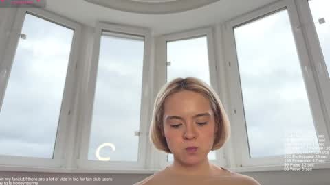 Snapshot of honey_sunshine chatting on 27, 10, 2025 Jenyanew vid how I squirt in forest in bio online show from 27, 10, 2025