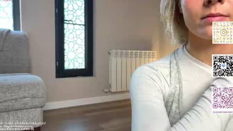 Snapshot of honey_sunshine chatting on 18, 7, 2026 Jenyanew vid how I squirt in forest in bio online show from 18, 7, 2026