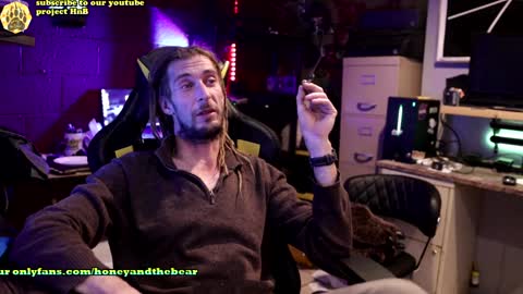 Snapshot of honeyand_thebear chatting on 24, 12, 2024 Honey and Bear online show from 24, 12, 2024