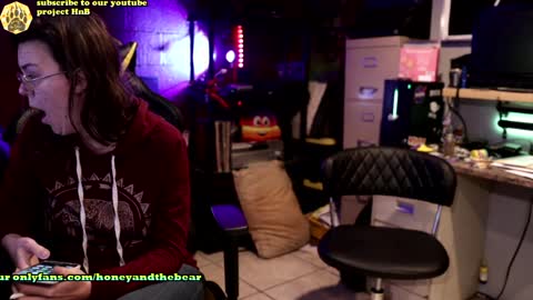 Snapshot of honeyand_thebear chatting on 30, 12, 2024 Honey and Bear online show from 30, 12, 2024