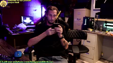 Snapshot of honeyand_thebear chatting on 1, 1, 2025 Honey and Bear online show from 1, 1, 2025