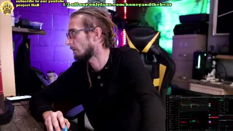 Snapshot of honeyand_thebear chatting on 13, 1, 2025 Honey and Bear online show from 13, 1, 2025