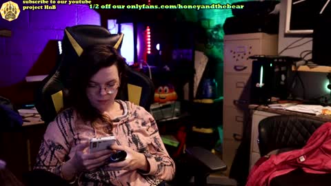 Snapshot of honeyand_thebear chatting on 4, 2, 2025 Honey and Bear online show from 4, 2, 2025