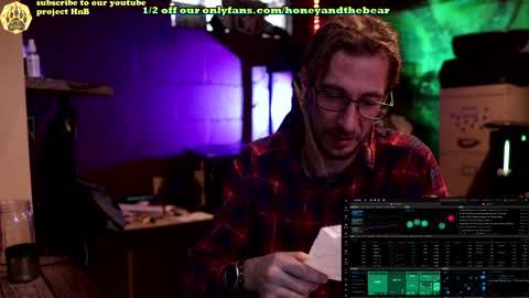 Snapshot of honeyand_thebear chatting on 5, 2, 2025 Honey and Bear online show from 5, 2, 2025