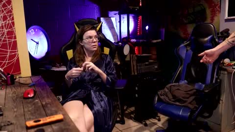 Snapshot of honeyand_thebear chatting on 14, 12, 2025 Honey and Bear online show from 14, 12, 2025