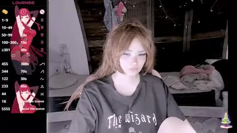 Honey Apple Alaska online show from 14, 12, 2025