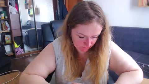 Snapshot of honeydewmolly chatting on 1, 4, 2026 HoneydewMolly online show from 1, 4, 2026