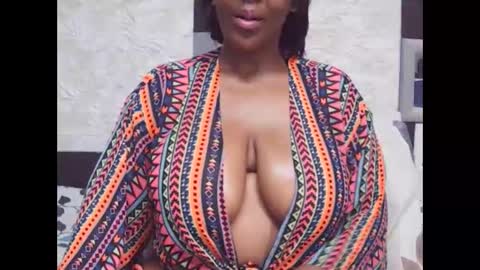 Snapshot of honeyglow29 chatting on 13, 12, 2025 honeyglow29 online show from 13, 12, 2025