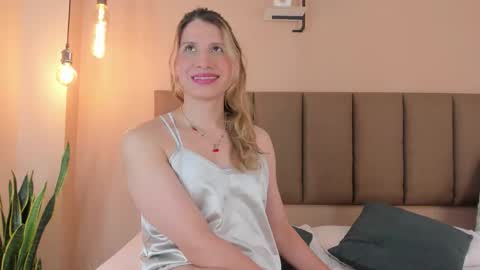 Snapshot of honeygray02 chatting on 15, 10, 2025 honeygray02 online show from 15, 10, 2025