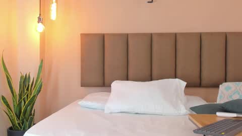 Snapshot of honeygray02 chatting on 5, 11, 2025 honeygray02 online show from 5, 11, 2025