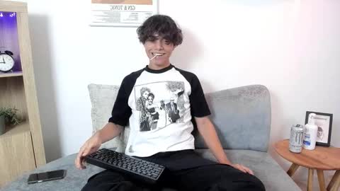 Snapshot of honeymoon_sariel chatting on 10, 10, 2025 honeymoon_sariel online show from 10, 10, 2025