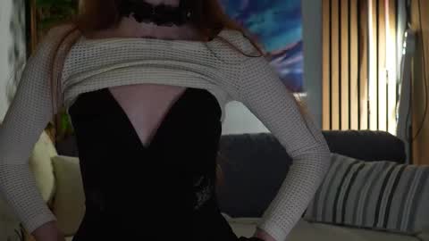 Snapshot of honeyumtoast chatting on 12, 10, 2025 Noelle online show from 12, 10, 2025