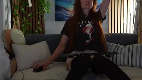 Snapshot of honeyumtoast chatting on 15, 10, 2025 Noelle online show from 15, 10, 2025