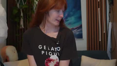 Snapshot of honeyumtoast chatting on 20, 11, 2025 Noelle online show from 20, 11, 2025