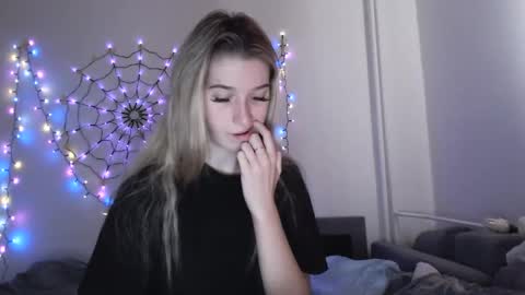 Snapshot of honeyveil chatting on 16, 11, 2025 honeyveil online show from 16, 11, 2025