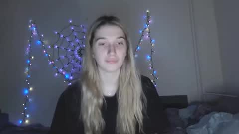 Snapshot of honeyveil chatting on 18, 11, 2025 honeyveil online show from 18, 11, 2025