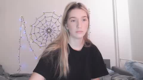 Snapshot of honeyveil chatting on 24, 11, 2025 honeyveil online show from 24, 11, 2025