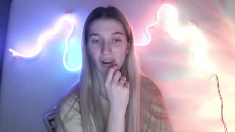 honeyveil online show from 26, 3, 2026