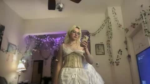 Snapshot of honeyxlimbed chatting on 18, 11, 2025 Emi Rose online show from 18, 11, 2025