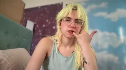 Snapshot of honeyxlimbed chatting on 24, 11, 2025 Emi Rose online show from 24, 11, 2025