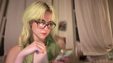 Snapshot of honeyxlimbed chatting on 27, 11, 2025 Emi Rose online show from 27, 11, 2025