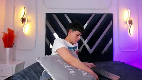 hoot_booys_ online show from 26, 2, 2026