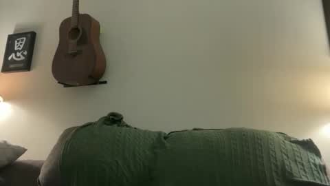 Snapshot of horneenbored chatting on 4, 12, 2025 horneenbored online show from 4, 12, 2025