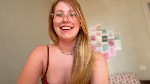Snapshot of horney_audrey chatting on 5, 7, 2026 Audrey online show from 5, 7, 2026