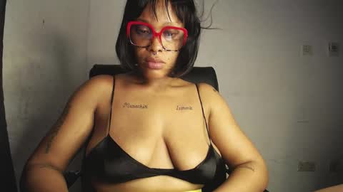 horny_ebonygirl_ online show from 17, 4, 2026