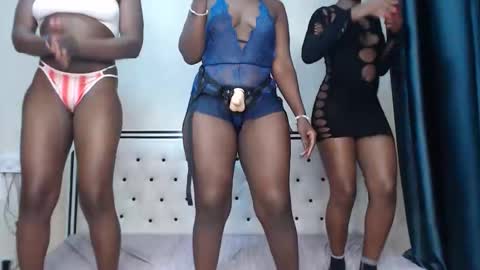 Snapshot of horny_laurell chatting on 7, 10, 2025 Laurel online show from 7, 10, 2025