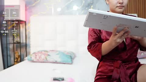 Khloe  online show from 17, 5, 2026