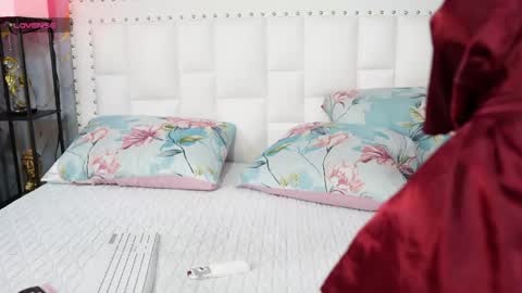 Khloe  online show from 31, 5, 2026