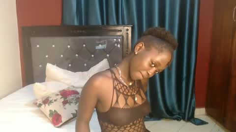 Snapshot of hornybella4 chatting on 12, 12, 2024 Bella online show from 12, 12, 2024