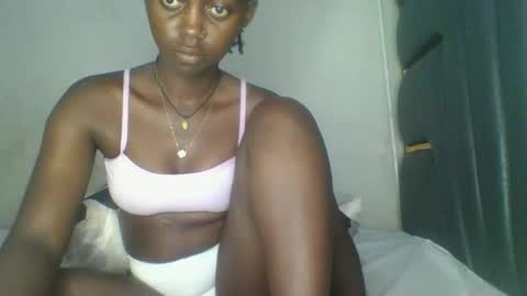 Snapshot of hornybella84 chatting on 18, 4, 2026 Bella online show from 18, 4, 2026