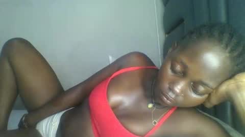 Snapshot of hornybella84 chatting on 19, 4, 2026 Bella online show from 19, 4, 2026