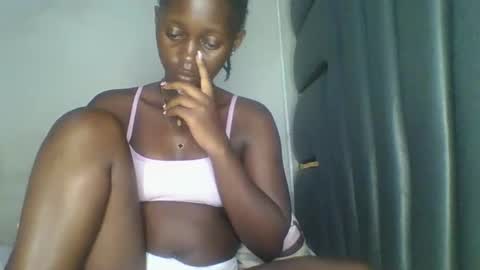 Snapshot of hornybella84 chatting on 20, 4, 2026 Bella online show from 20, 4, 2026