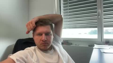 Snapshot of hornyboy95300 chatting on 10, 10, 2025 hornyboy95300 online show from 10, 10, 2025