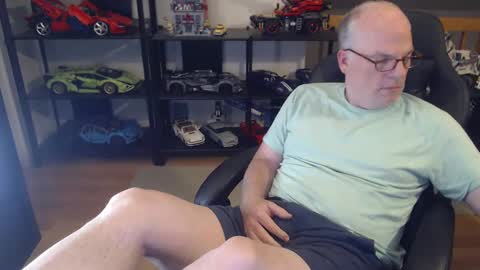 hornynthick70 online show from 15, 12, 2024