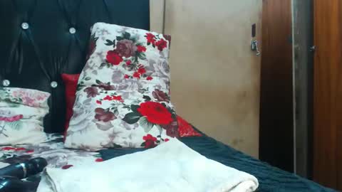 hornysnowie23x online show from 20, 9, 2025