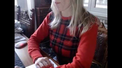 Hornyssima online show from 6, 11, 2025