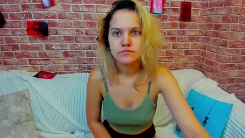 Snapshot of hot___jess chatting on 10, 9, 2025 Jessica online show from 10, 9, 2025