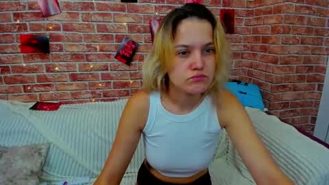 Snapshot of hot___jess chatting on 12, 9, 2025 Jessica online show from 12, 9, 2025