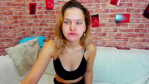 Snapshot of hot___jess chatting on 12, 10, 2025 Jessica online show from 12, 10, 2025