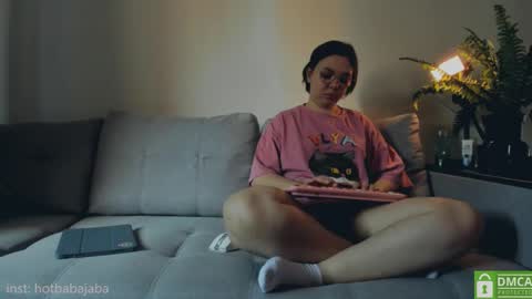   online show from 28, 2, 2025