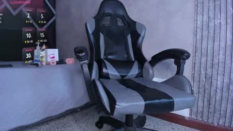 Snapshot of hot_boy_04 chatting on 3, 10, 2025 hot boy 04 online show from 3, 10, 2025