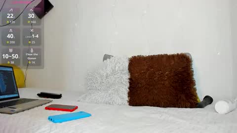 Snapshot of hot_boy_04 chatting on 4, 11, 2025 hot boy 04 online show from 4, 11, 2025